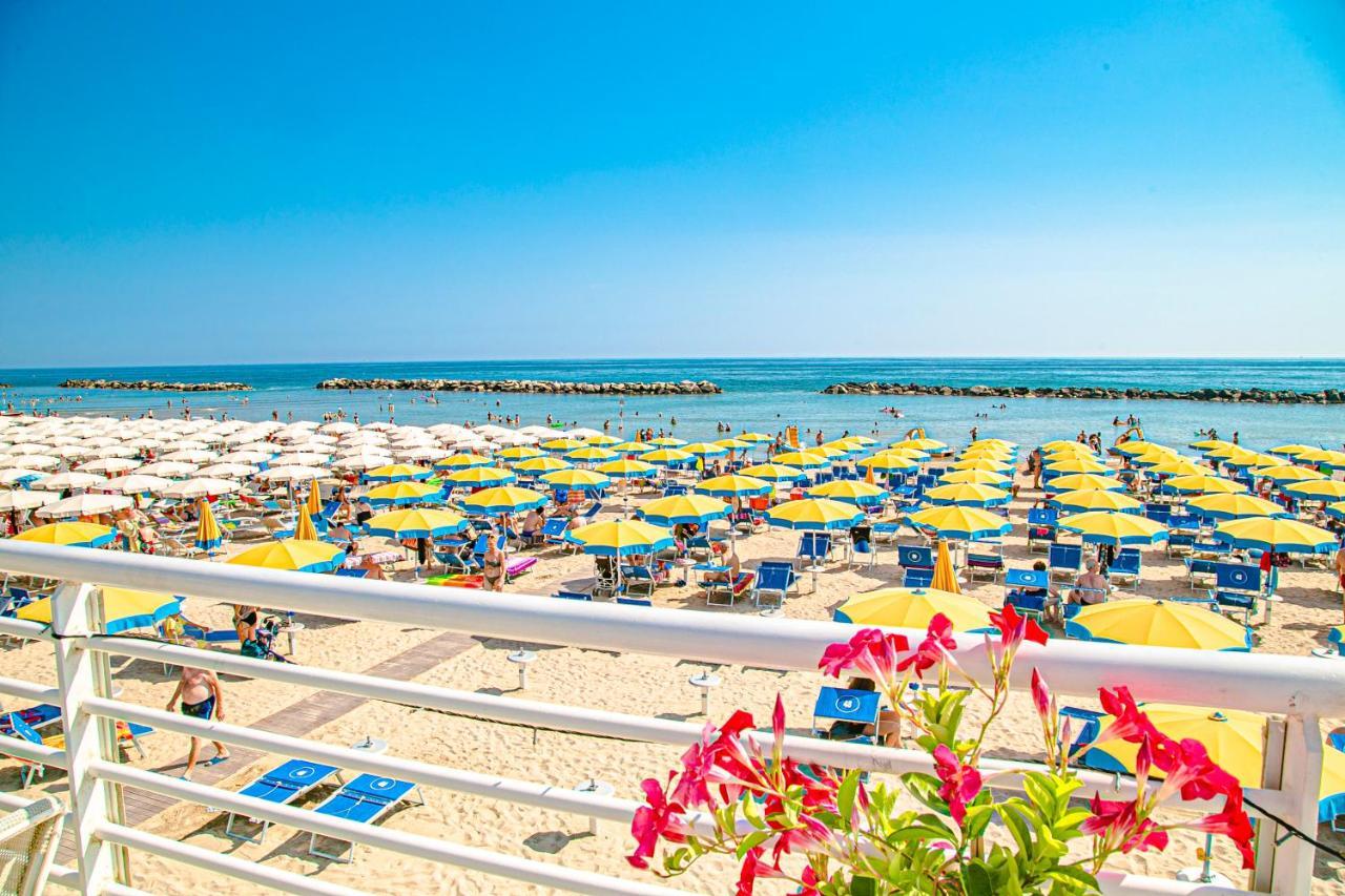 Hotel Ambasciatori Bellaria-Igea Marina Eksteriør billede